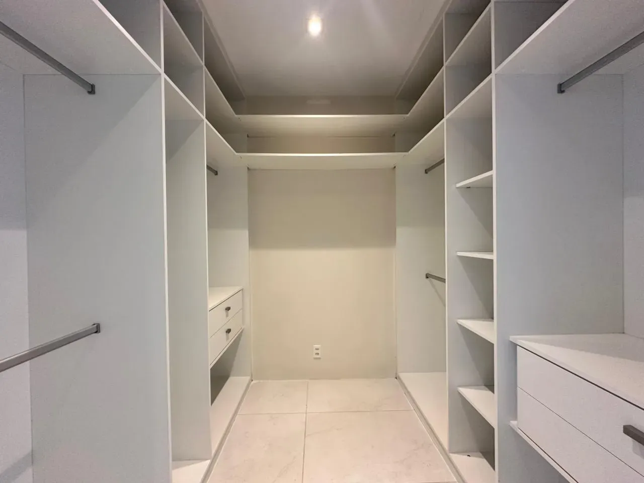 282 m² apartment with 4 bedrooms and 5 bathrooms — photo 21