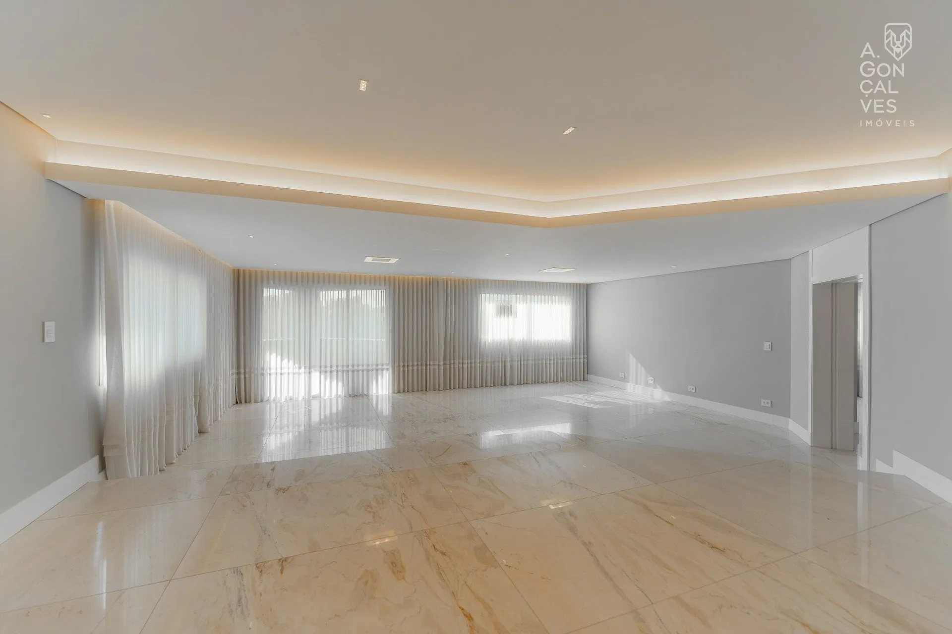 479 m² apartment with 4 bedrooms and 4 parking spaces — photo 3