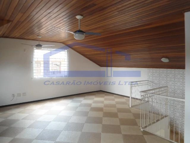 Balcony with a grill in a 3-bedroom apartment, 160 m² — photo 26