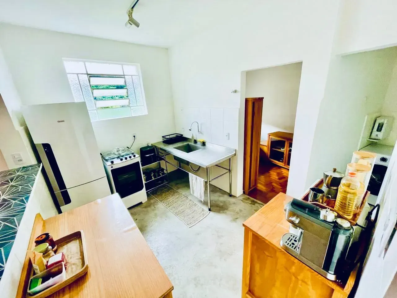 Apartamento amueblado con 2 dormitorios y cocina abierta — photo 2