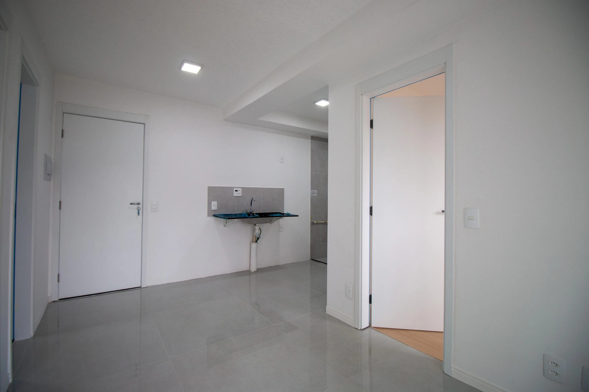 2-bedroom apartment in a building with a gym — photo 26