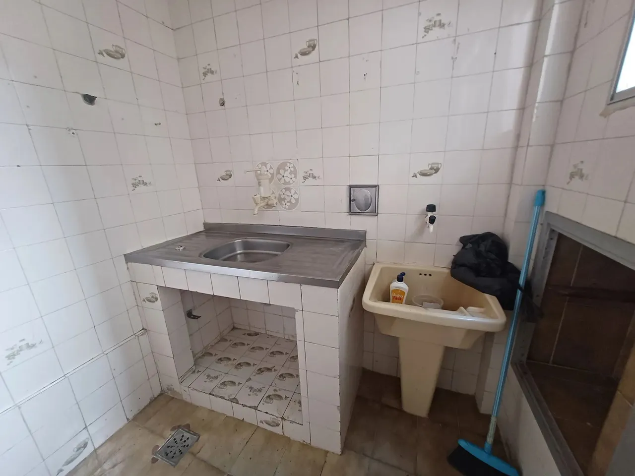 Apartamento sin amueblar de 2 habitaciones con suelo de madera — photo 11
