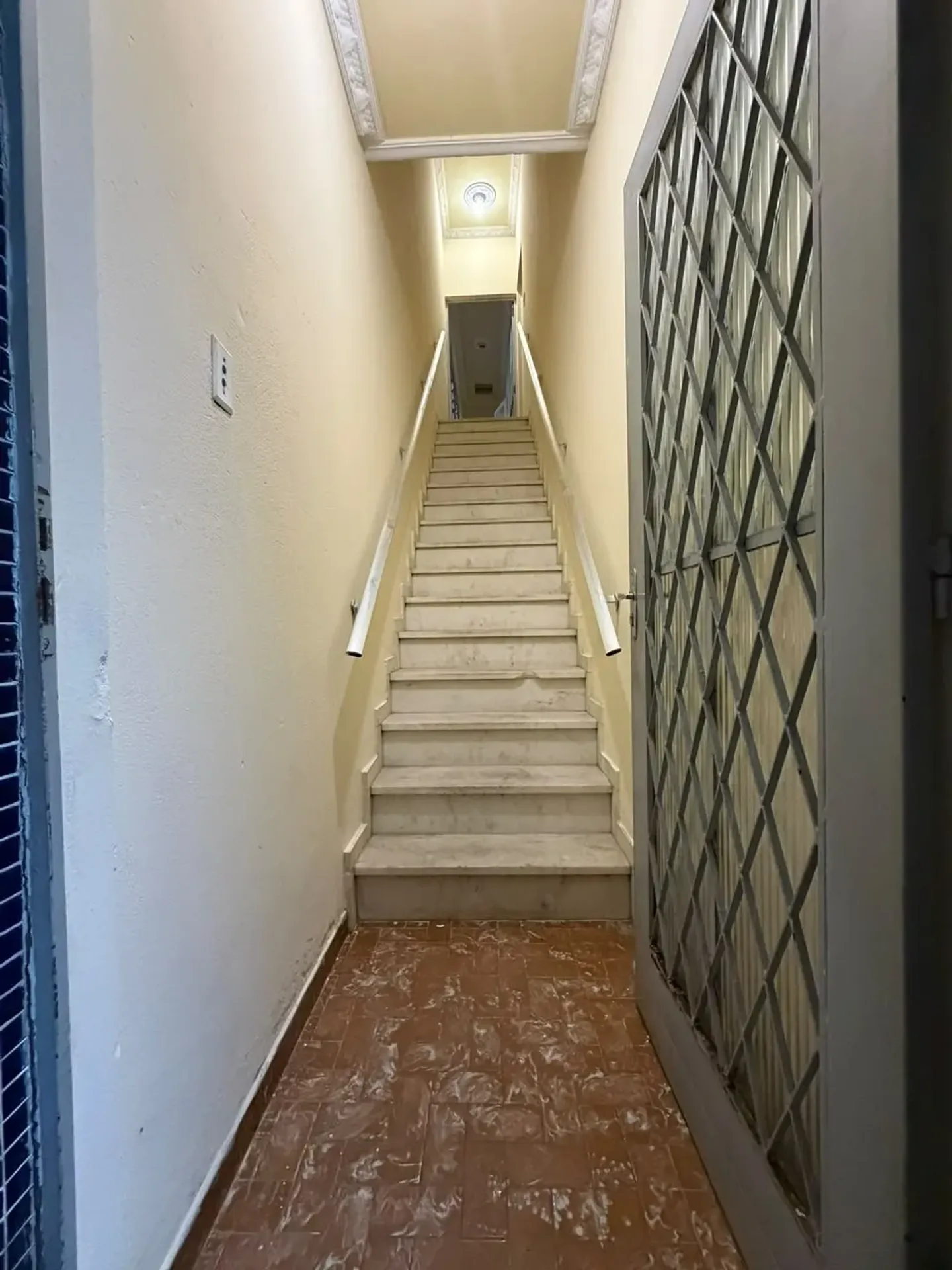 Wood or laminate floors in a 3-bedroom house, 83 m² — photo 4
