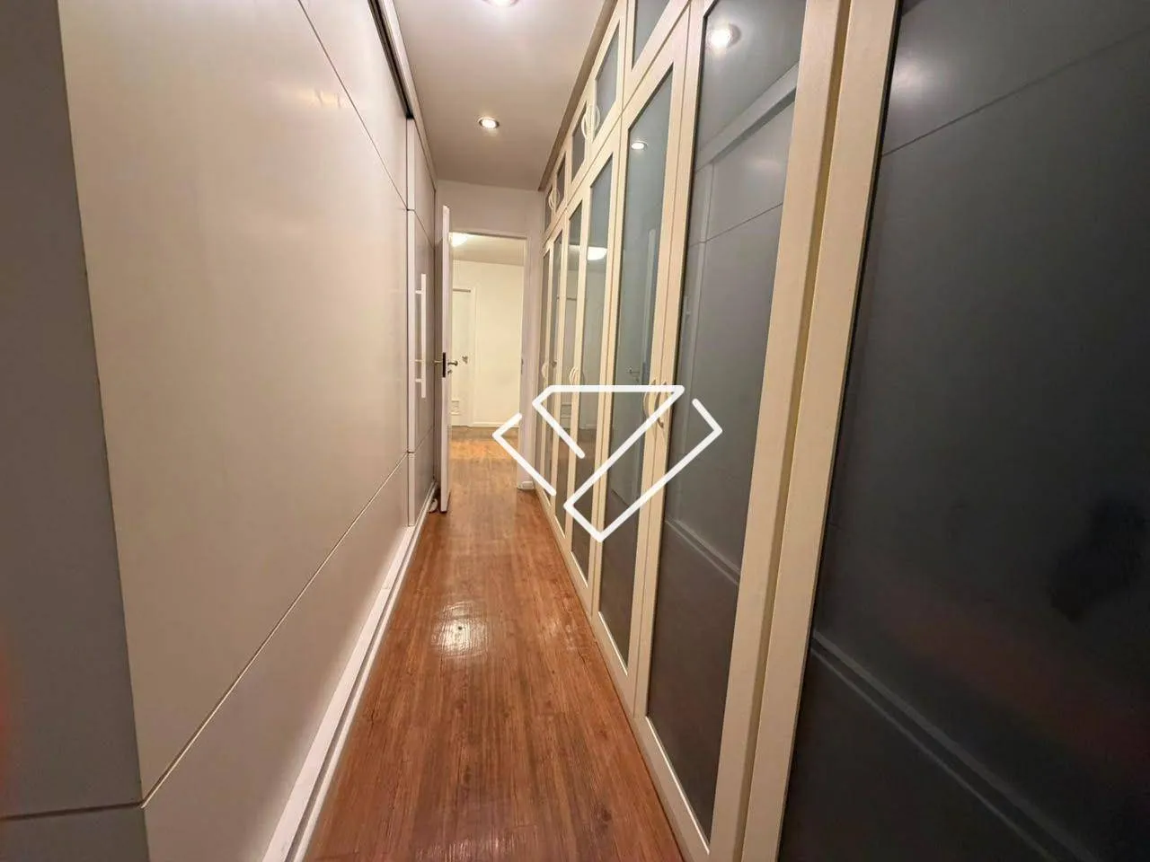 Penthouse with 3 bedrooms, 4 bathrooms and enclosed balcony — photo 39
