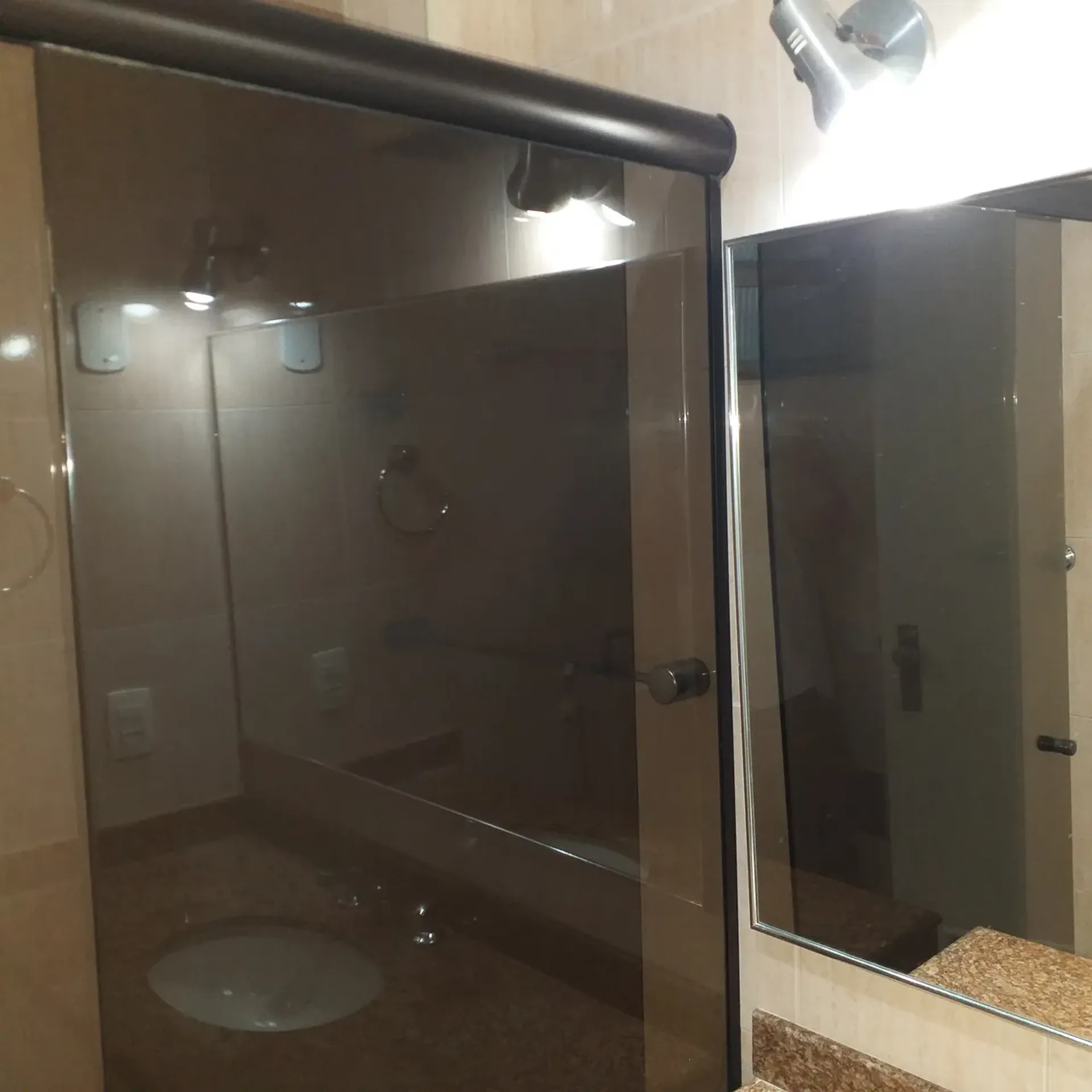 2-bedroom apartment with 3 bathrooms and glass shower — photo 17