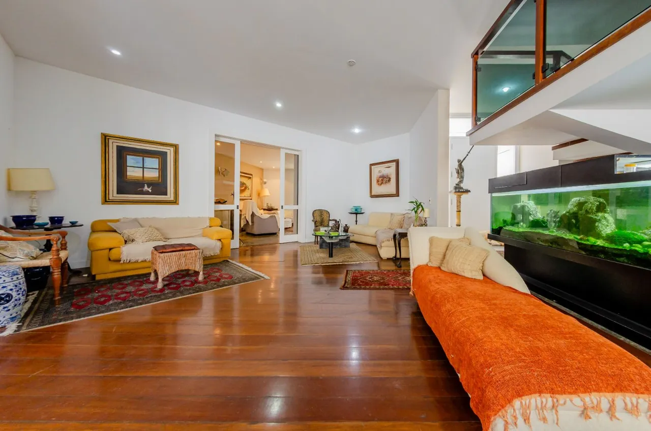 Furnished house with 5 bedrooms and 690 m², 5 parking — photo 11