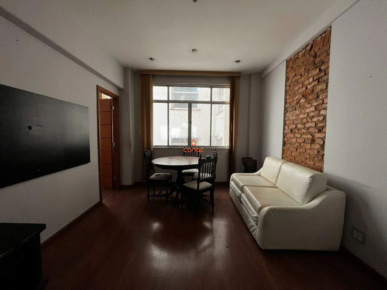 Apartamento no 7º andar com piso de madeira ou laminado — photo 2