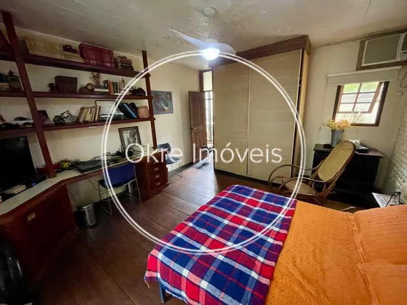 House in a gated community with 4 bedrooms and 5 baths — photo 17