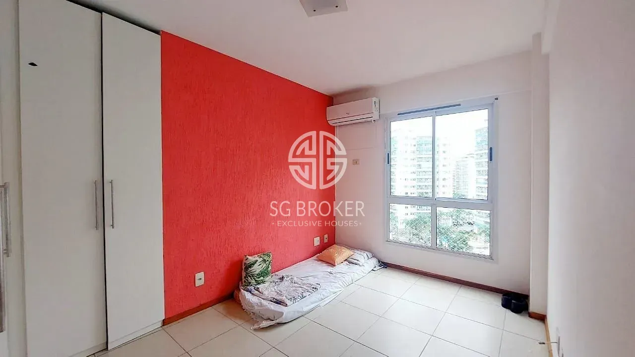 Glass-enclosed balcony in a 3-bedroom apartment, 77 m² — photo 11