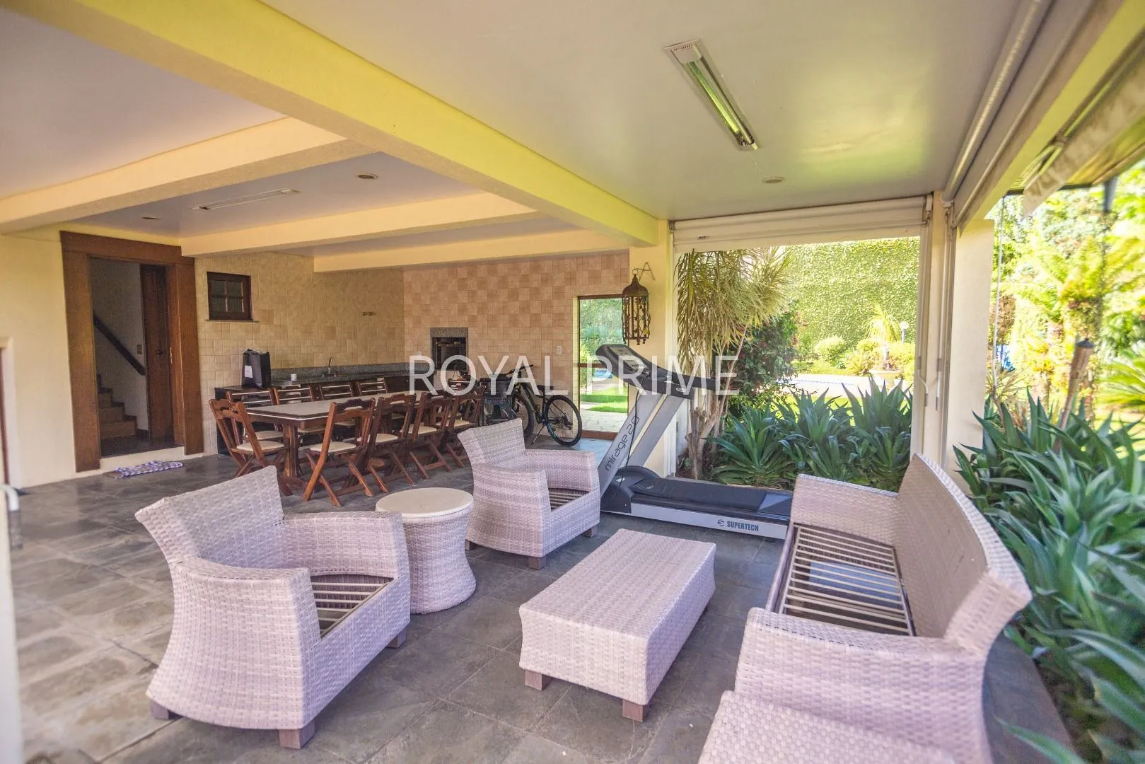 Furnished house in a gated community with 4 bedrooms and 5 baths — photo 60