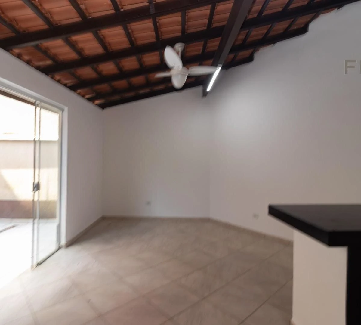 4-bedroom house with a bathtub in Curitiba — photo 18