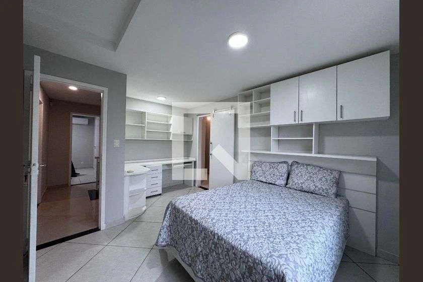 House 280 m² with 4 bedrooms and 3 bathrooms — photo 8