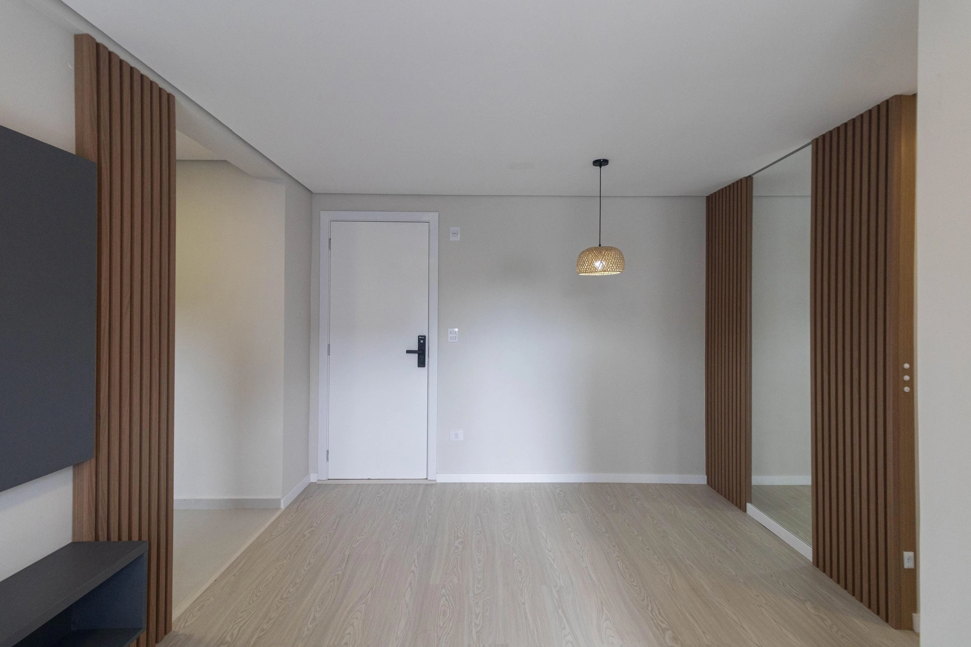 2-bedroom apartment with a washing machine in Curitiba — photo 28