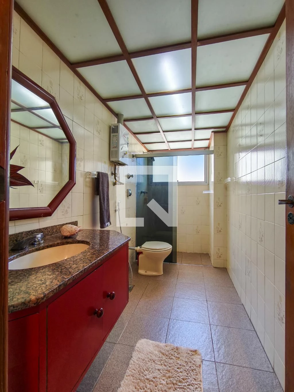 Furnished 4-bedroom apartment with balcony — photo 41
