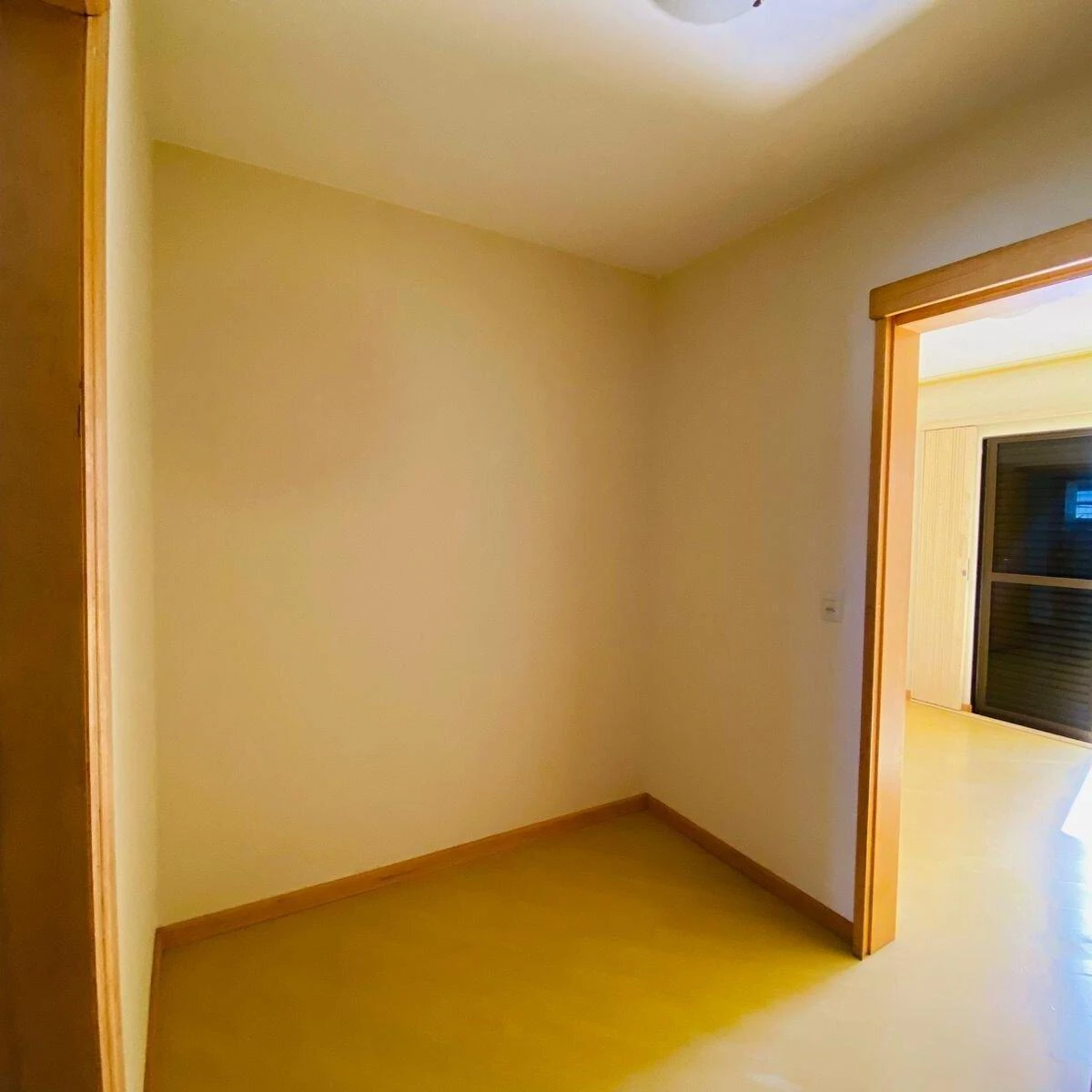 3-bedroom house with a glass-enclosed balcony in Curitiba — photo 29