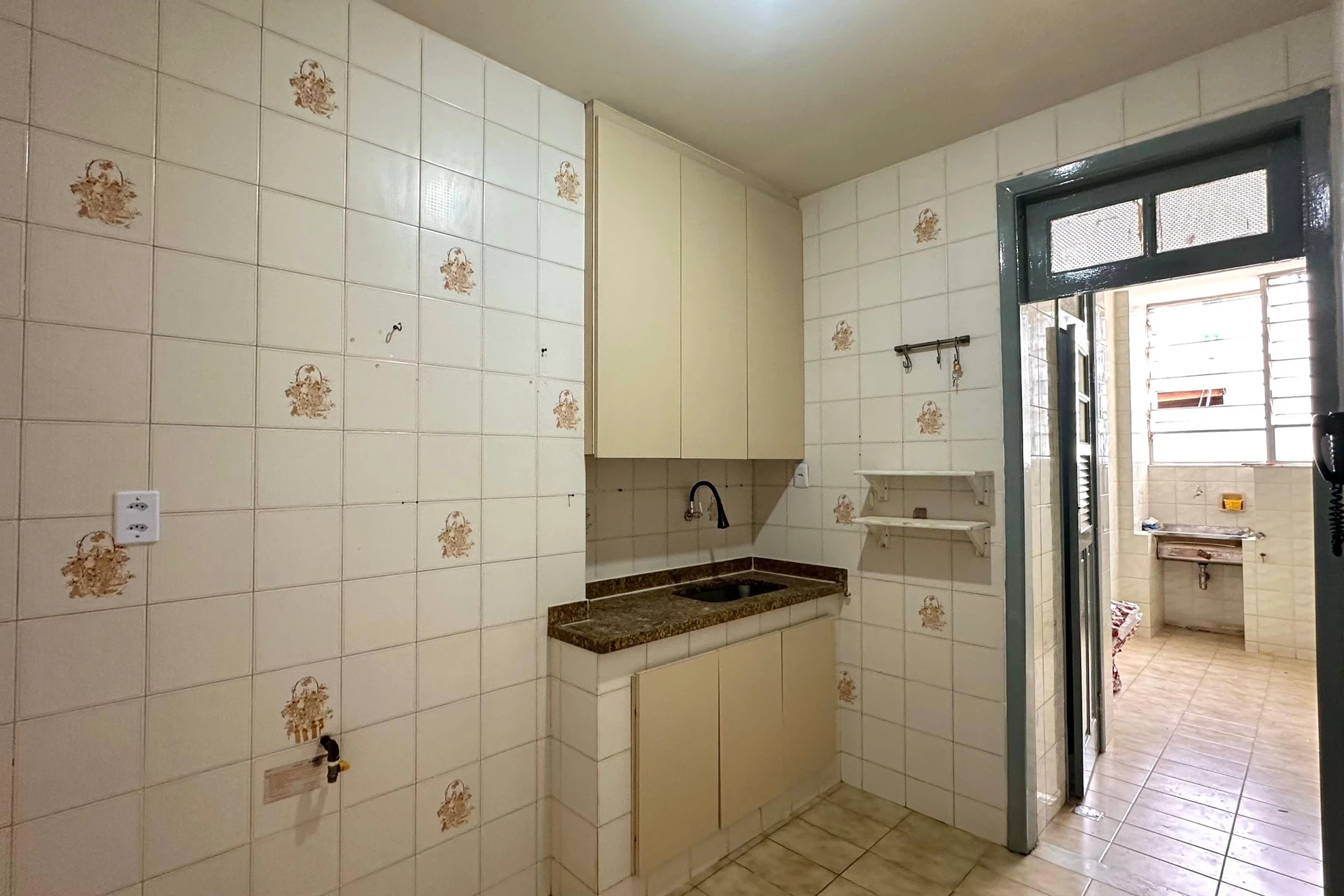 Квартира з 2 спальнями та 1 ванною і 1 паркомісцем — photo 2