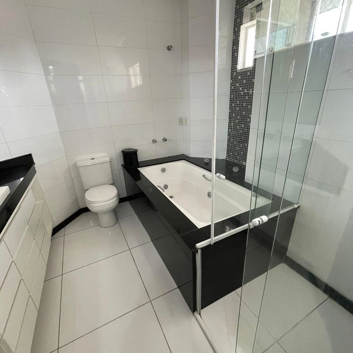 147 m² house with a bathtub and a washing machine — photo 7