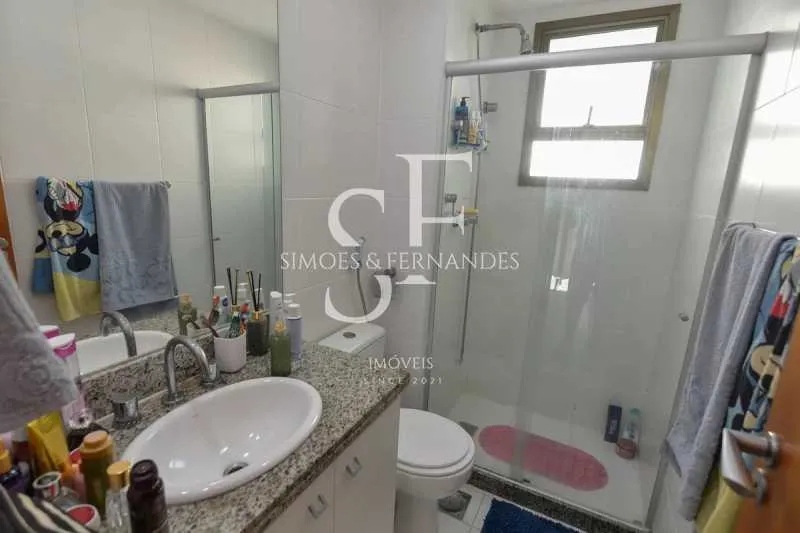 Apartment with 4 bedrooms, balcony and terrace — photo 17
