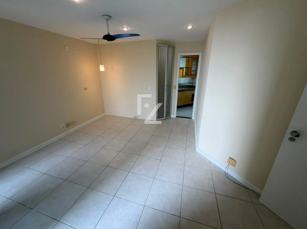 Duplex apartment on the 20th floor with city and water views — photo 38