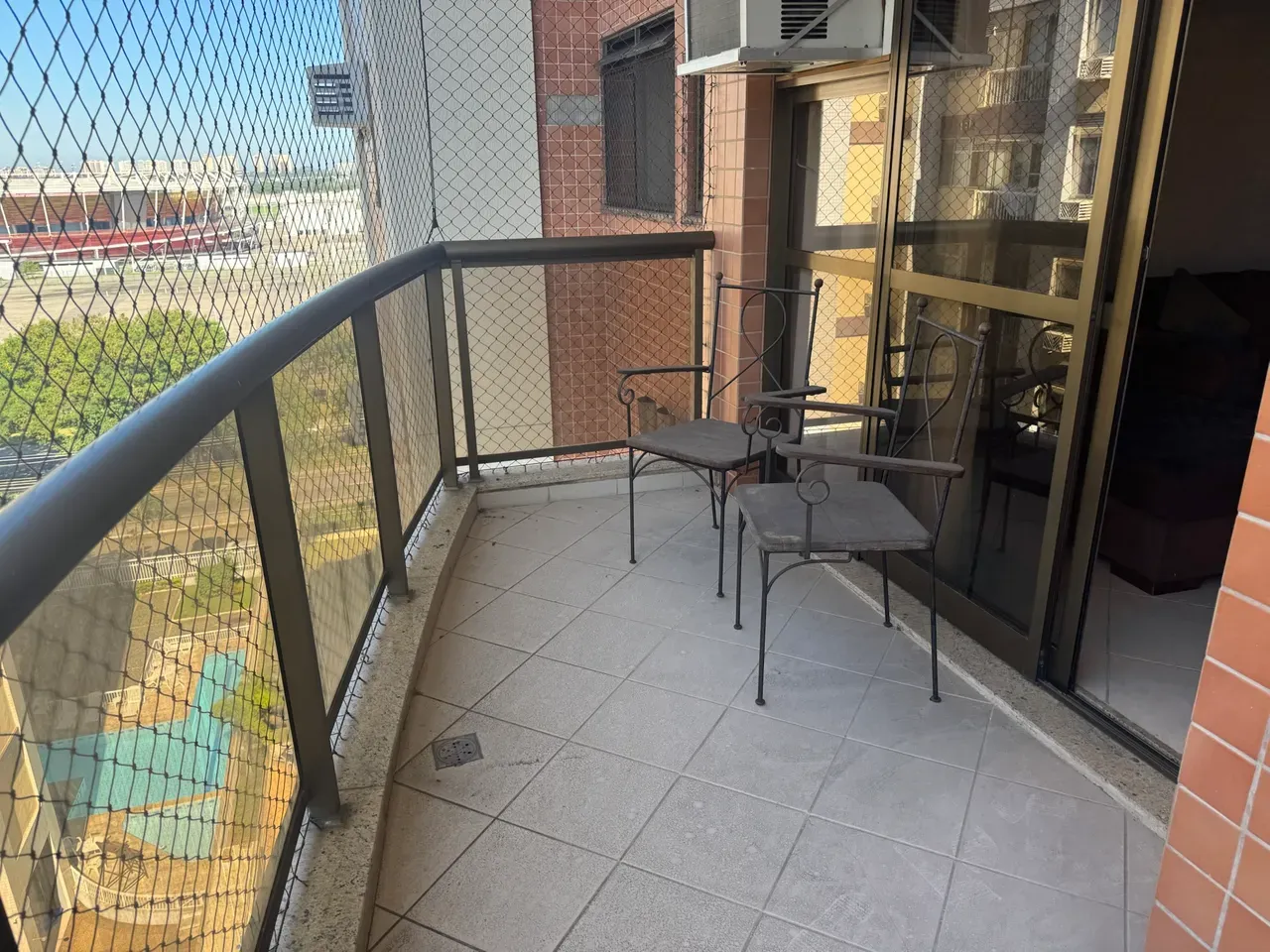 Furnished apartment with a balcony and 2 bedrooms — photo 4