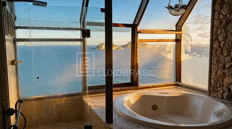 House with 5 bedrooms and 5 bathrooms; gas kitchen — photo 4