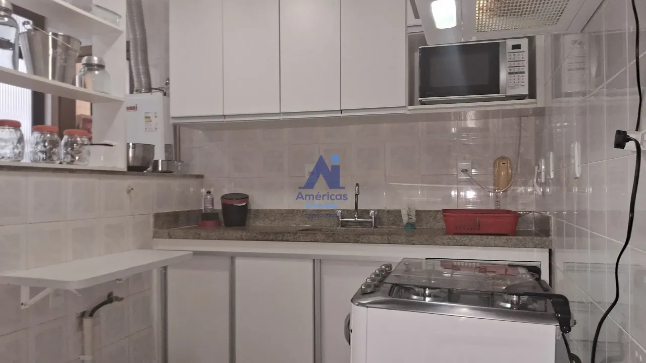 Apartamento com 3 quartos e cozinha em ambiente fechado — photo 2