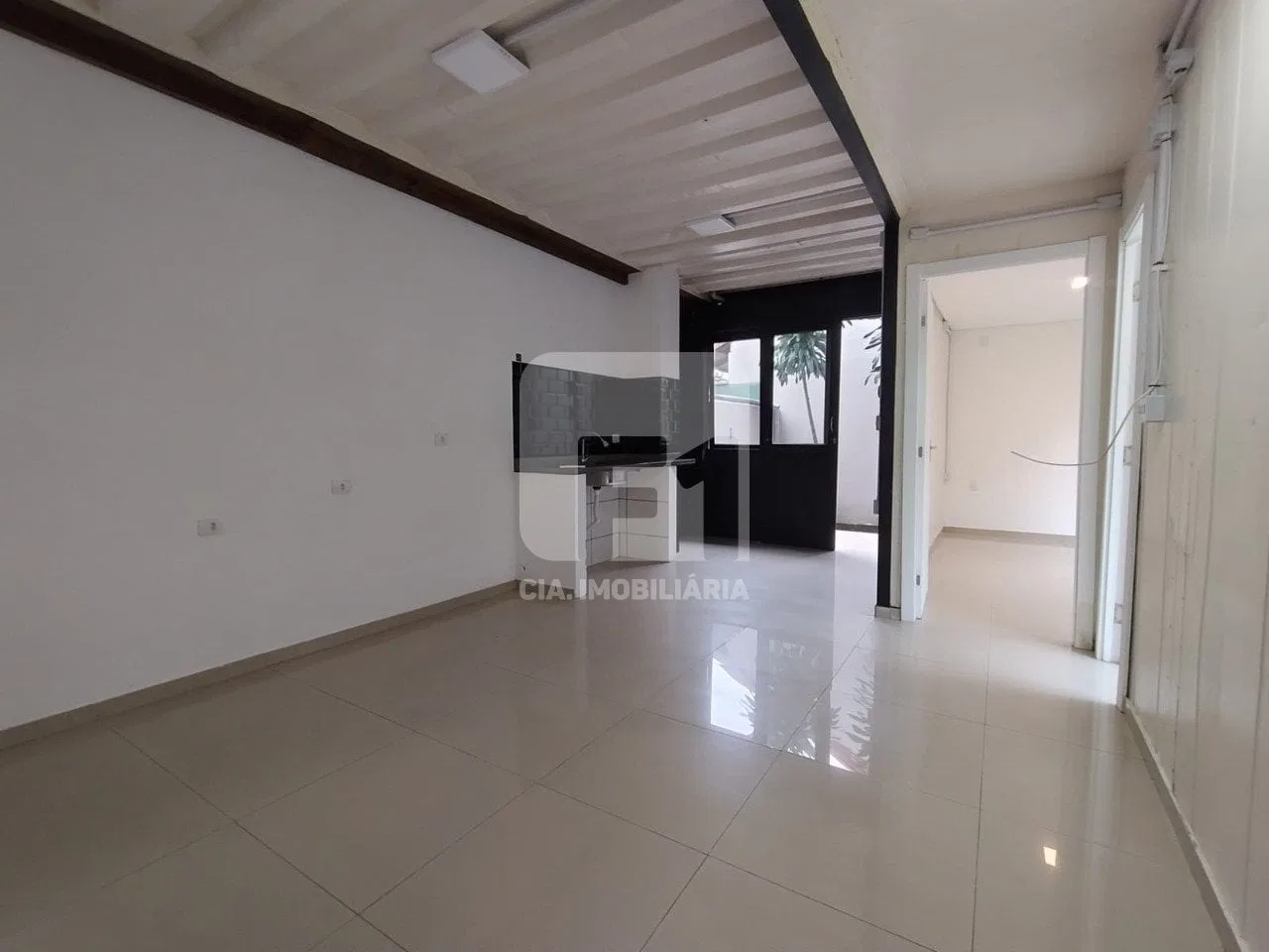 Unfurnished house with 2 bedrooms and a private garden — photo 2