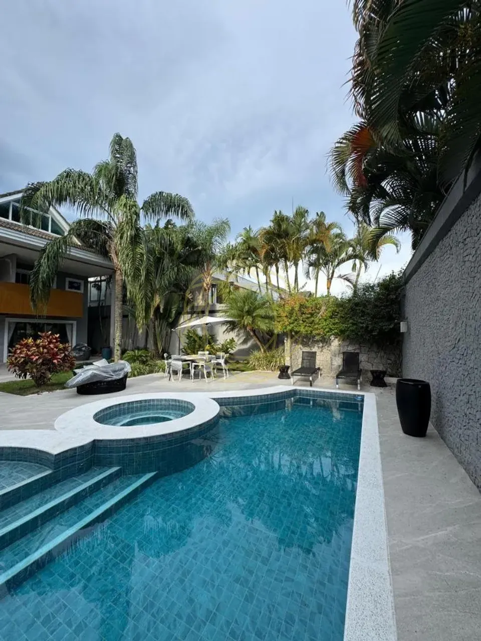 House with 5 bedrooms and 5 bathrooms with gas kitchen — photo 10