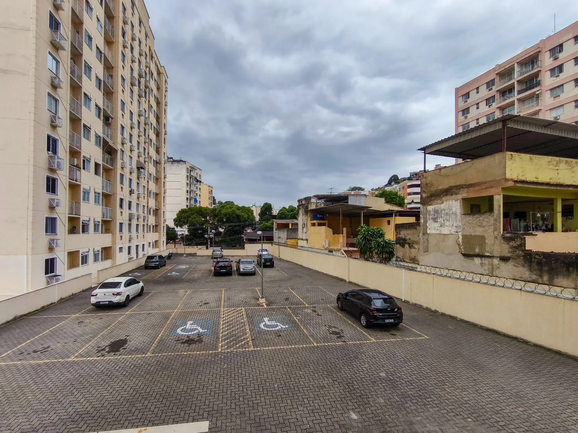 Apartamento de 2 quartos em condomínio com piscina — photo 9