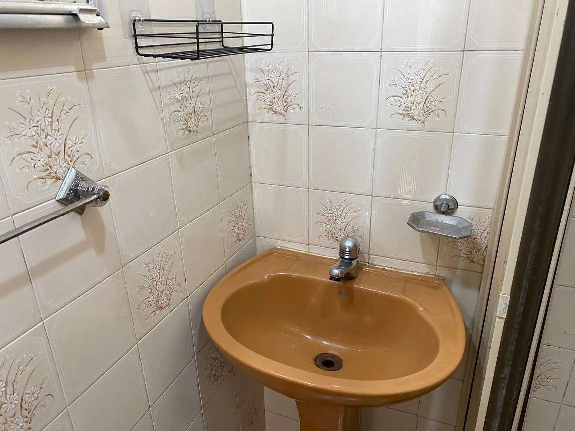 Apartamento com 2 quartos e banheiro com box de vidro — photo 30