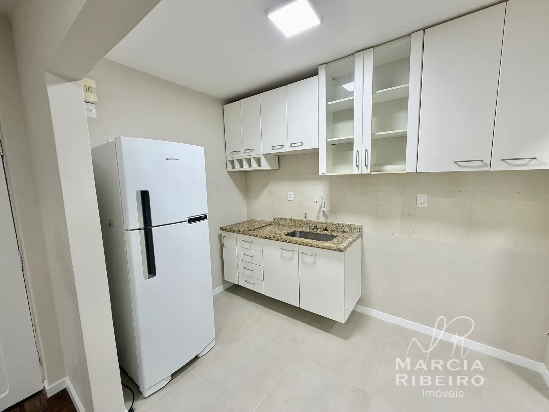 Departamento con piso de madera o laminado en Florianópolis — photo 7