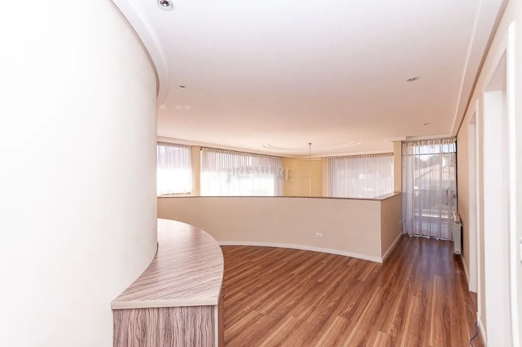 Furnished house with 4 bedrooms across 1167 m² and 8 spots — photo 94
