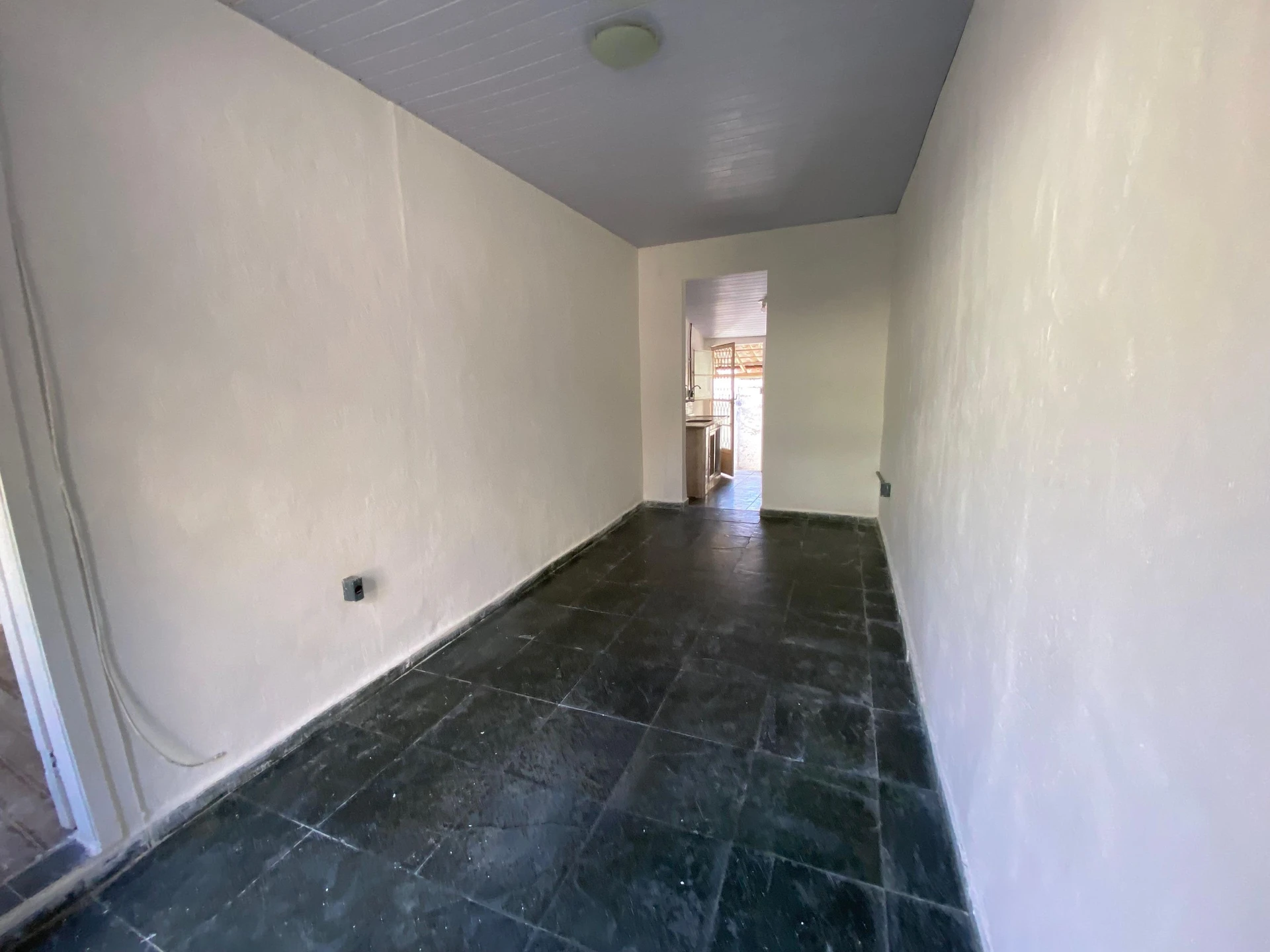 One-bedroom house with a garden — photo 16