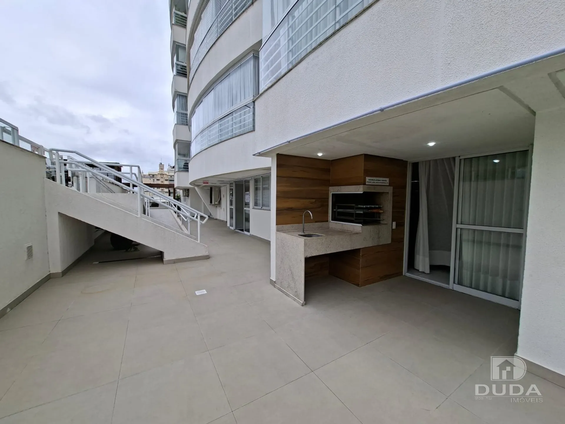 Apartment on the 10th floor with floor-to-ceiling windows — photo 52
