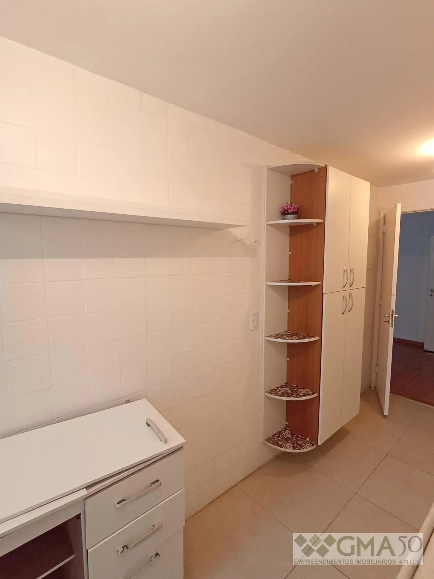 Wood or laminate floors in a 3-bedroom apartment, 92 m² — photo 23