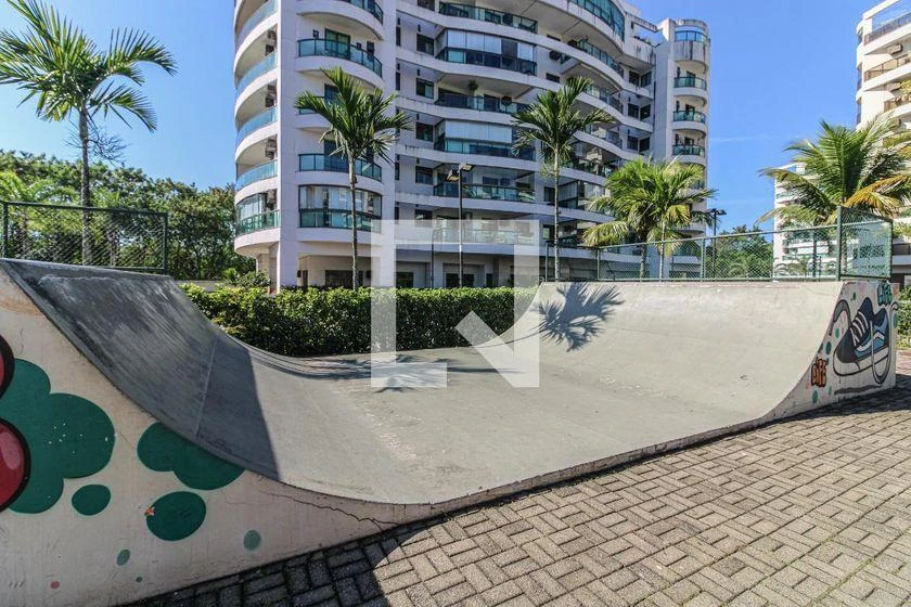 3-bedroom apartment with a glass-enclosed balcony — photo 32