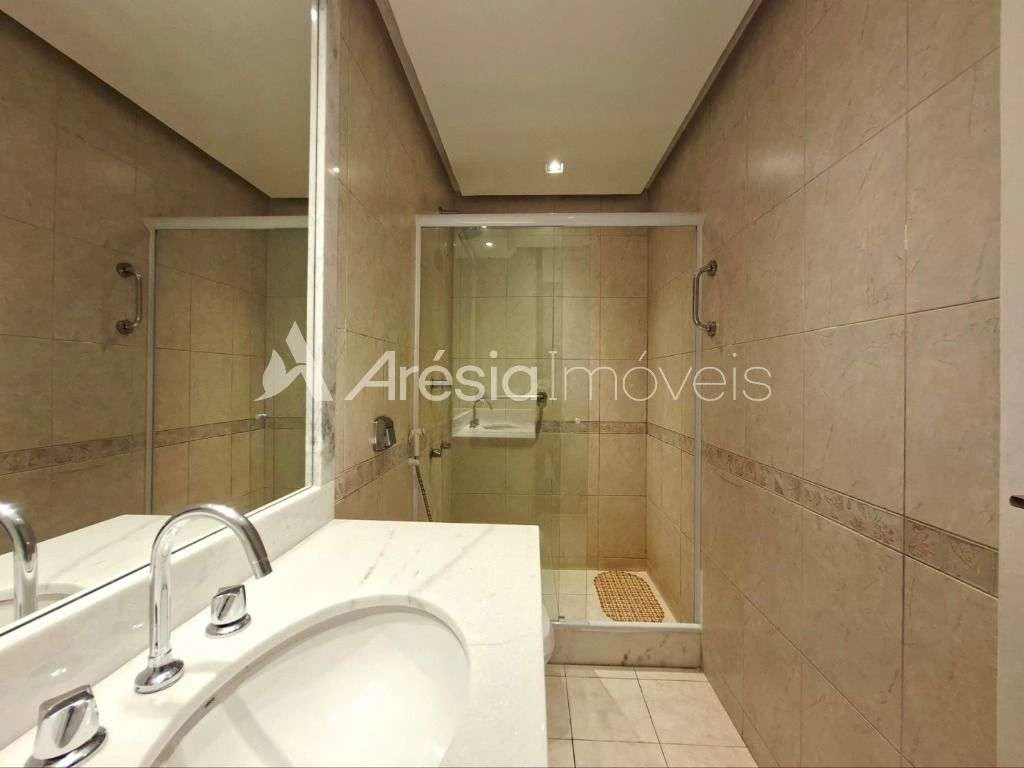 3-bedroom apartment with 140 m² and city-view windows — photo 2