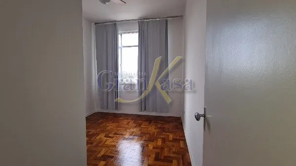 One-bedroom apartment with a mountain view — photo 3