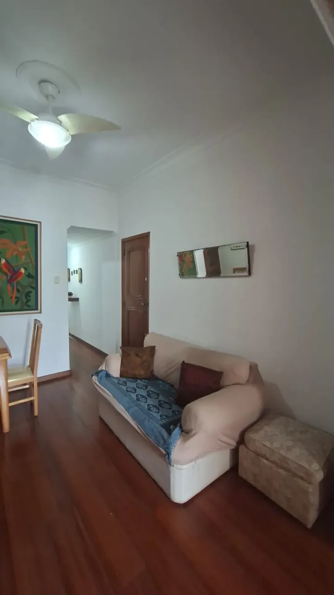 One-bedroom apartment with wood or laminate floors — photo 2