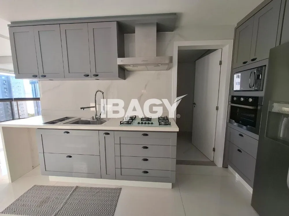 Furnished apartment with 3 en-suite bedrooms and 152 m² — photo 2