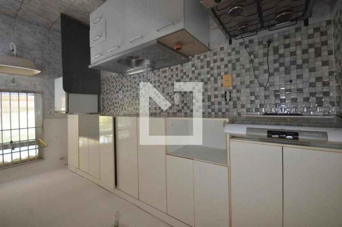 Apartamento com 2 quartos e 1 vaga, cozinha fechada