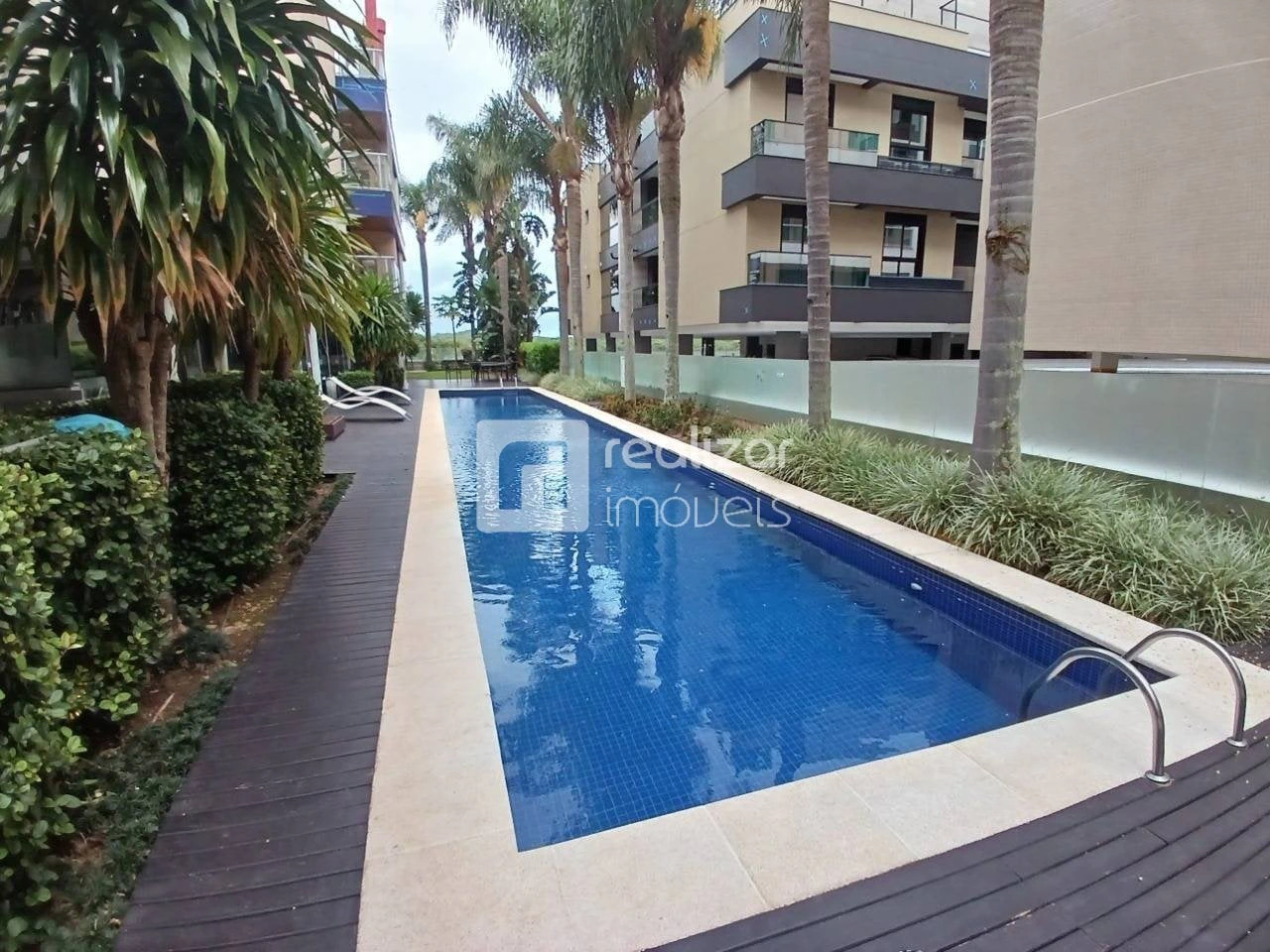 Furnished apartment, 228 m², with floor-to-ceiling windows — photo 5
