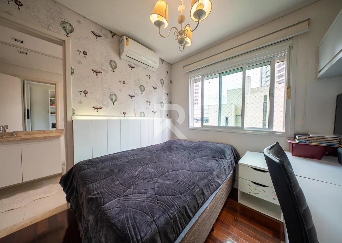 Балкон з грилем та 4 спальні: квартира 186 м² — photo 12