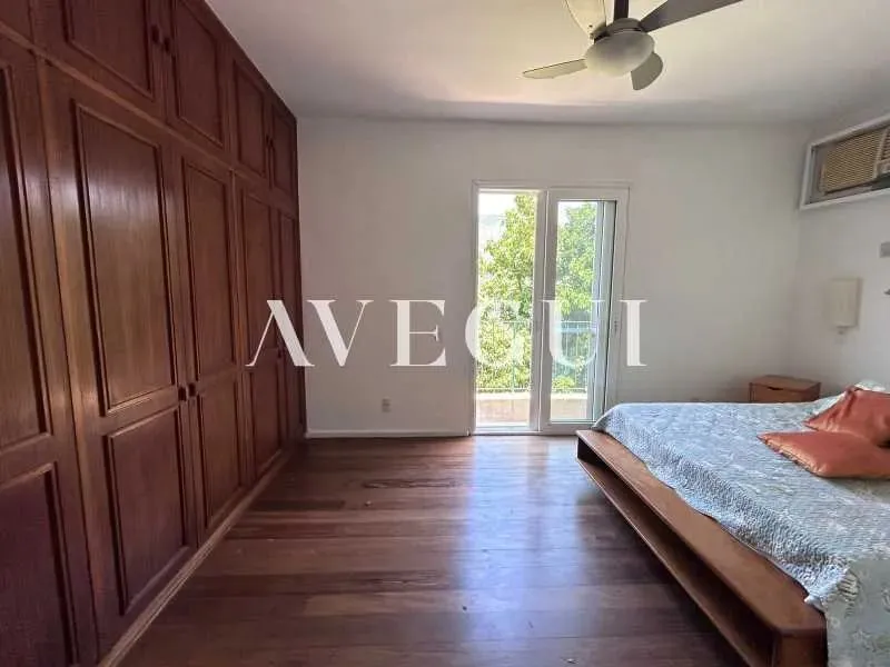 House with 4 bedrooms and 5 bathrooms — photo 4