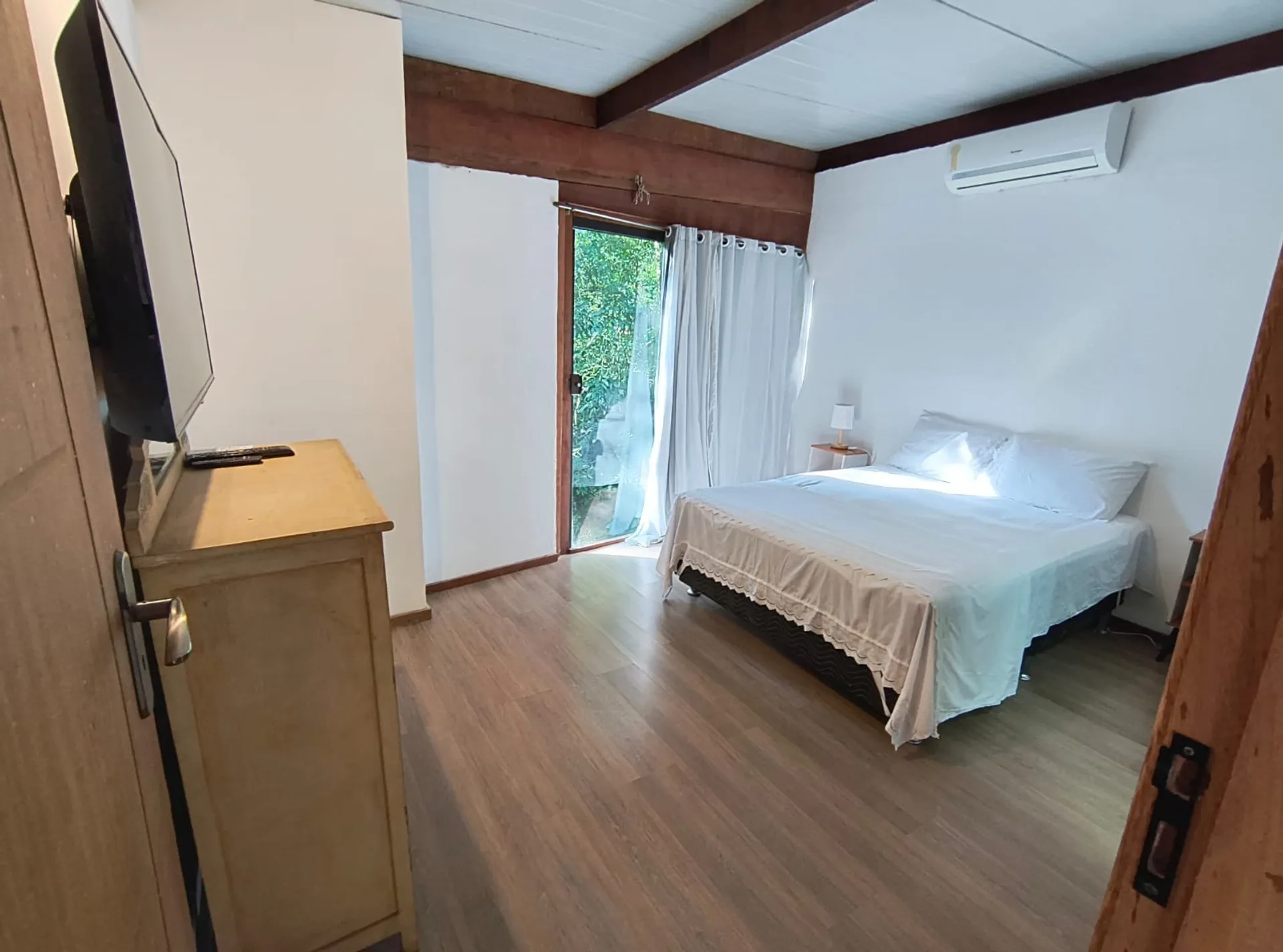 Furnished house, 180 m², with floor-to-ceiling windows — photo 6