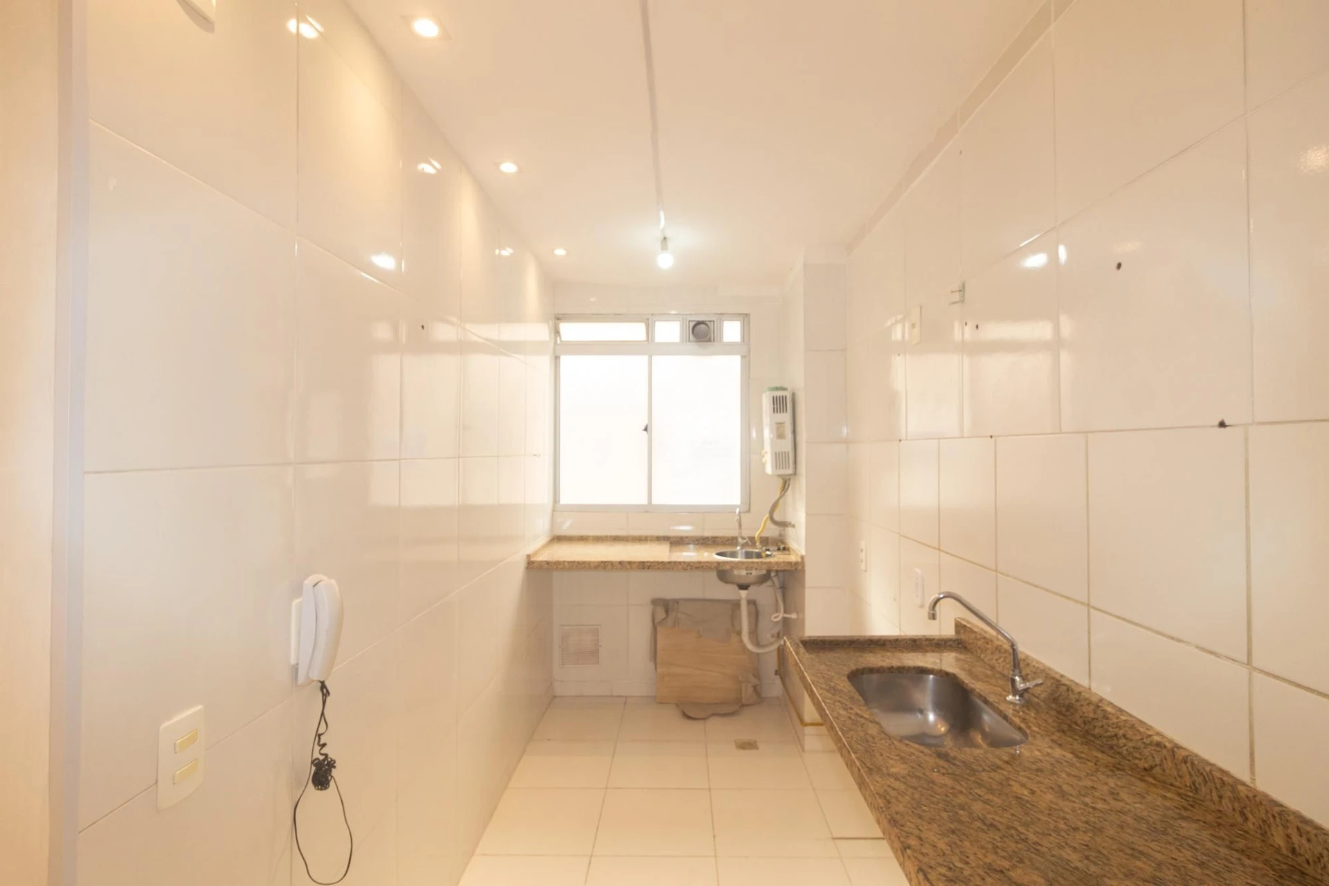 Unfurnished 2-bedroom apartment with 1 parking space — photo 29