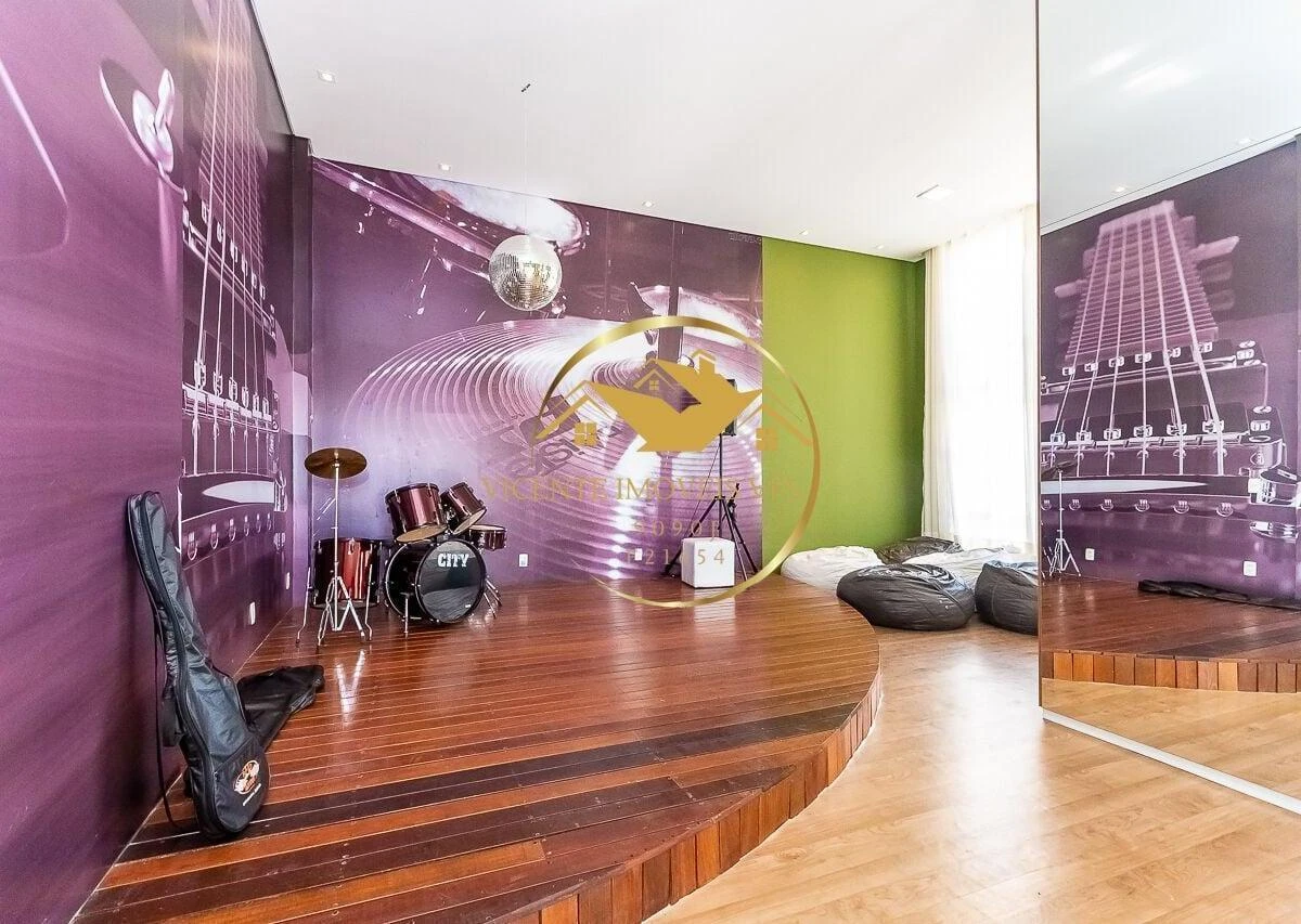 Furnished apartment with 4 bedrooms and 3 bathrooms — photo 21