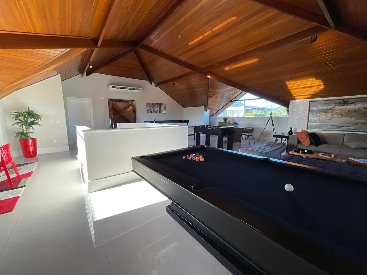 760 m² house with a private pool and a jacuzzi — photo 28