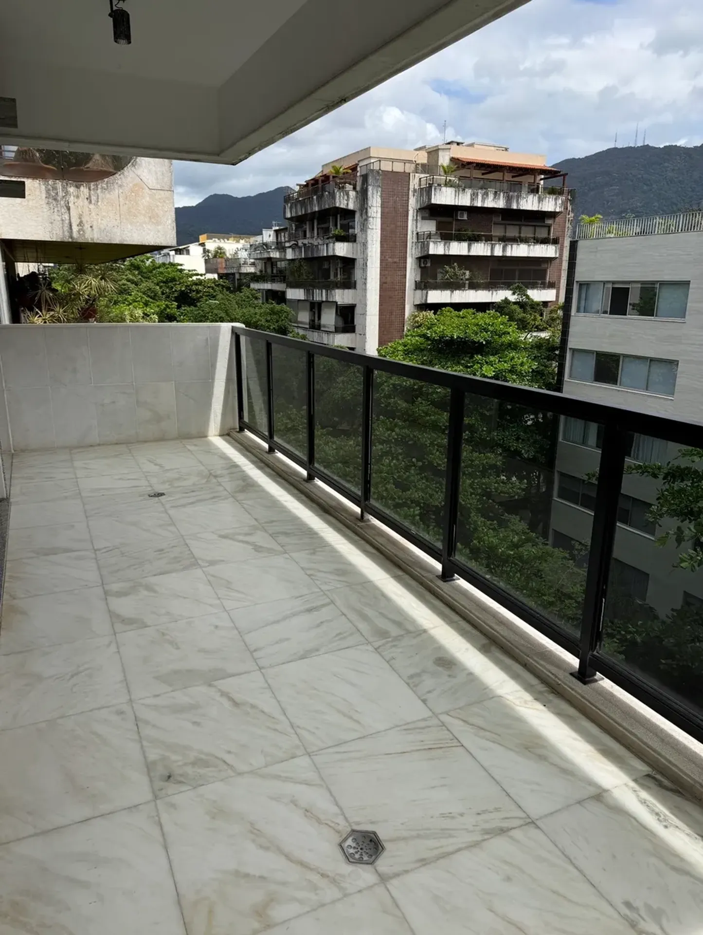 3-bedroom apartment with floor-to-ceiling windows — photo 11