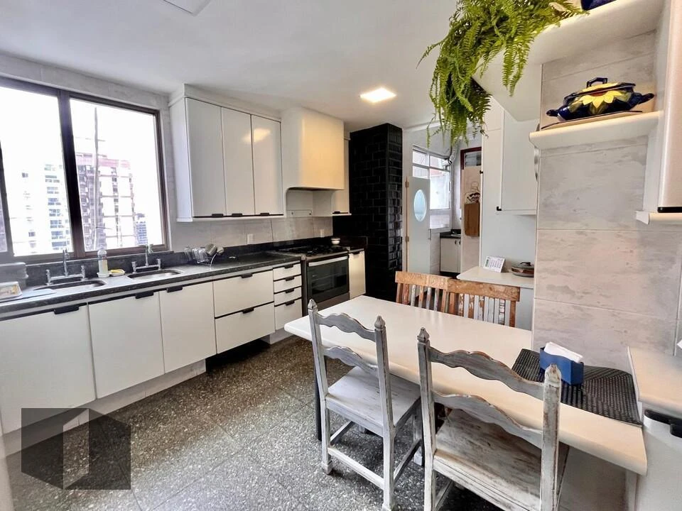 Apartamento mobiliado com 4 quartos e cozinha a gás — photo 31